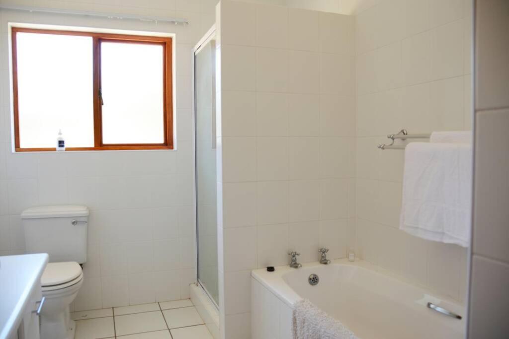 Vrede Fountain House Farm Stay Храфф-Рейнет Экстерьер фото